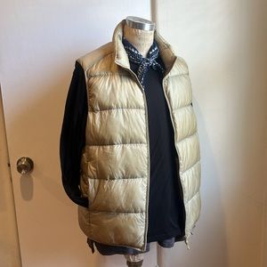 Uniqlo light weight down packable gold puffer vest men’s size L